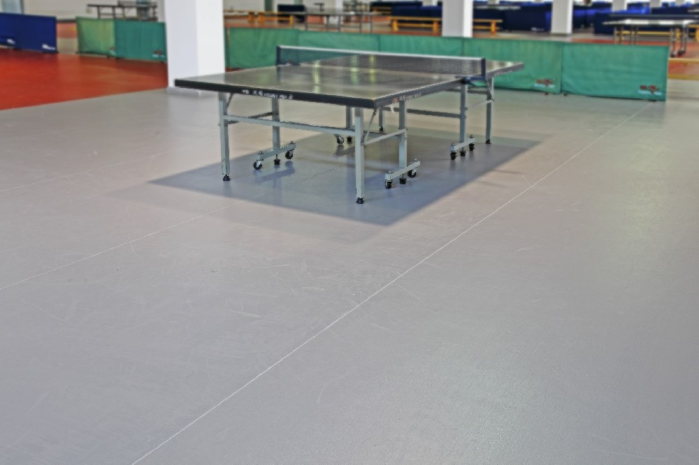 降本增效与体验升级：为运动场、学校、商场选择地板的决策指南