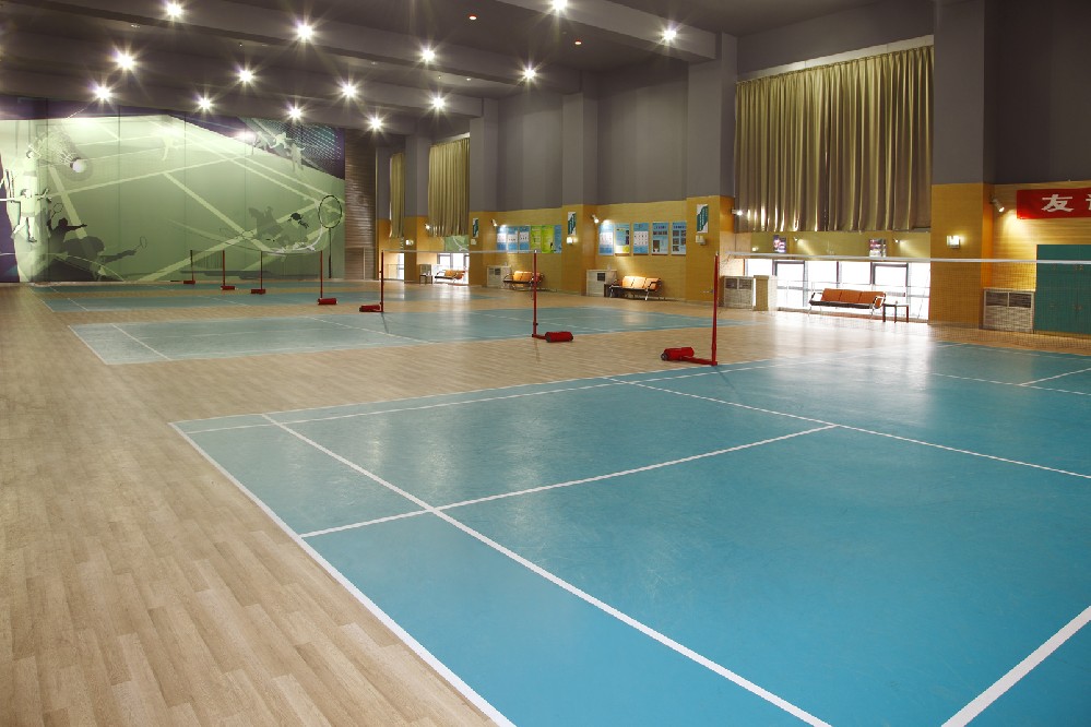 焕新记：老旧运动场、学校、商场地面改造的挑战、策略与重生价值